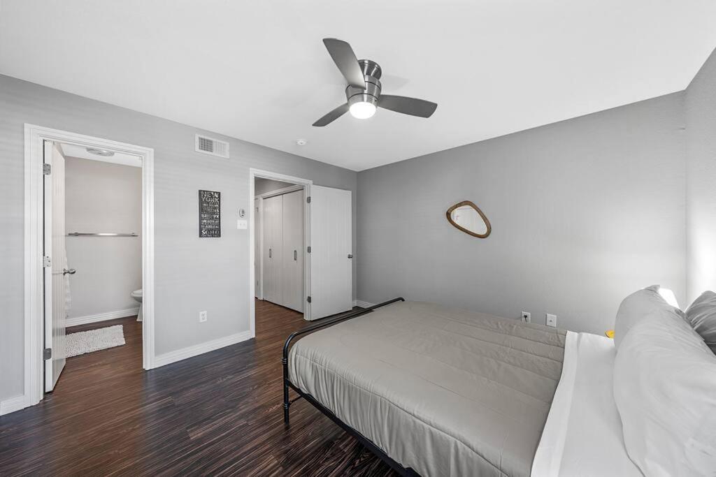 Luxe Condo In City Center Waco Kültér fotó