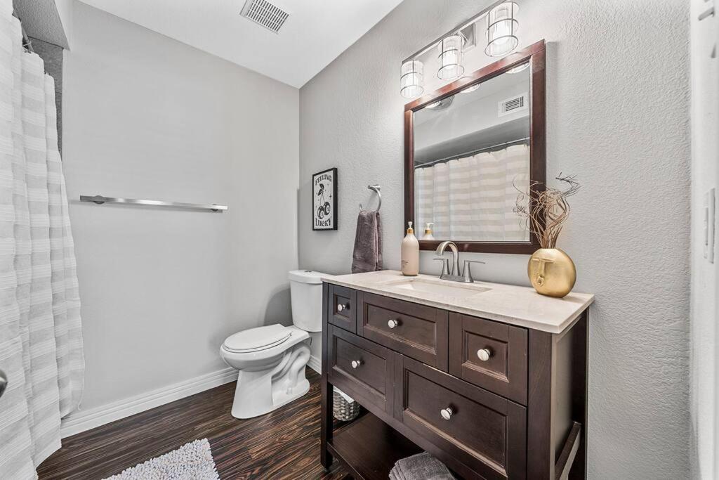 Luxe Condo In City Center Waco Kültér fotó