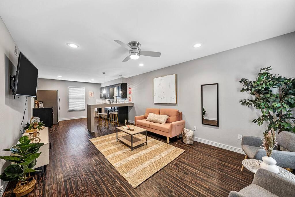 Luxe Condo In City Center Waco Kültér fotó