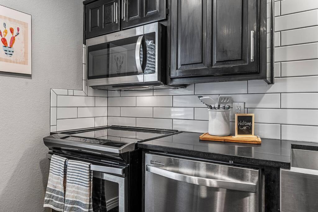 Luxe Condo In City Center Waco Kültér fotó
