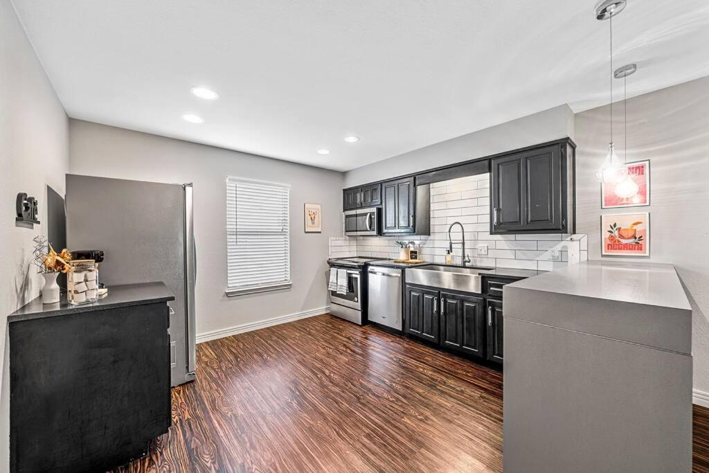 Luxe Condo In City Center Waco Kültér fotó
