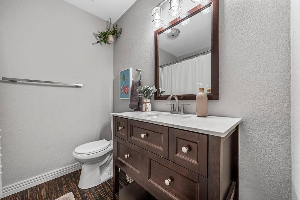 Luxe Condo In City Center Waco Kültér fotó